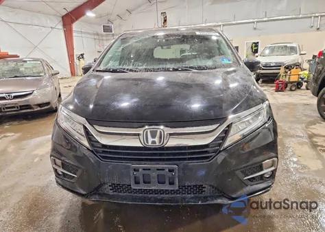 2018 Honda Odyssey Touring z USA, uszkodzony, nr VIN 5FNRL6H81JB006534